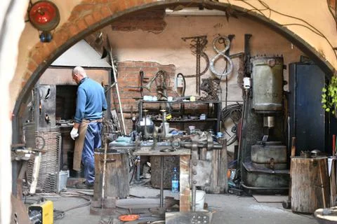 Blacksmith at work. work in a red-hot furnace. Foto stock