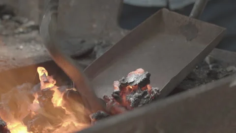 Blacksmith working with coal Vídeo Stock 243860952
