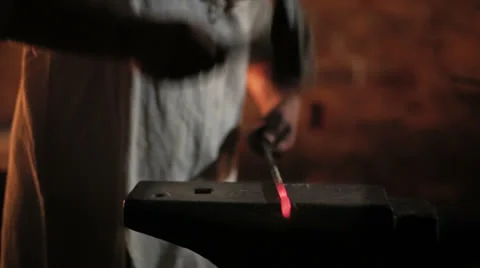Blacksmith working metal on anvil Stock-Footage 25334147