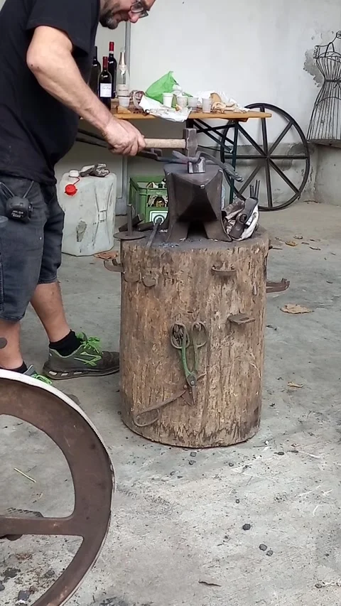 Blacksmith working wrought iron Stock Footage 289081008