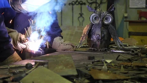 Blacksmiths artists MVI 9586 動画素材 106618614