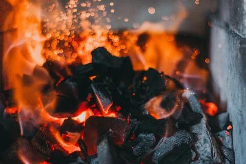 Blacksmiths coals burning for iron work Foto stock