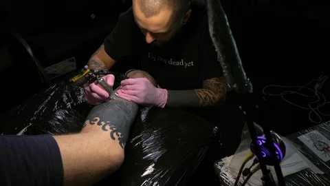 Blackwork. Tattoo master makes a tattoo on a man's leg. Timelapse. Stock Footage 125420630