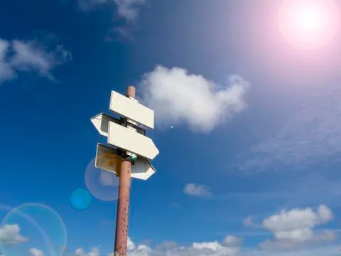 Blank arrow pointers on the pole. 스톡 사진