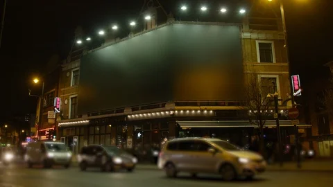 A blank black billboard in front of a timelapse of cars + cool bar in Shoreditch Vídeos de archivo 87321336