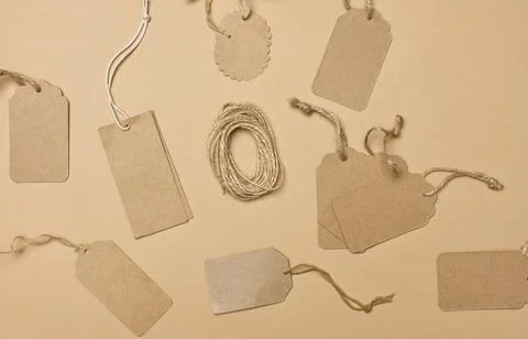 Blank brown rectangular, round brown paper tag on a rope isolated on white ba 스톡 사진