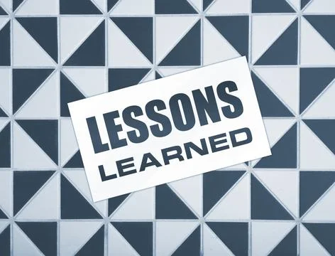 Blank card with text Lessons learned on wooden background. Business concept 库存照片