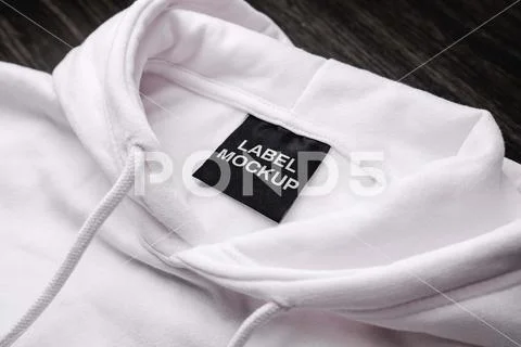 Blank clothing label on the texture of a white sweater hoodie. Label with emp PSD-Vorlage