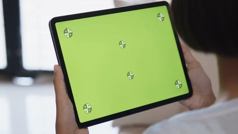 Blank digital tablet in the hands of Asian women, Tablet computer's green screen Stock Footage 118890802