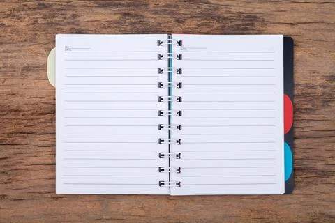 Blank empty notepad on wood background Fotos Stock