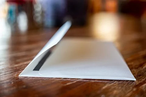 Blank envelope ready to be sealed and sent in the mail. Dark colored paper edge Foto stock