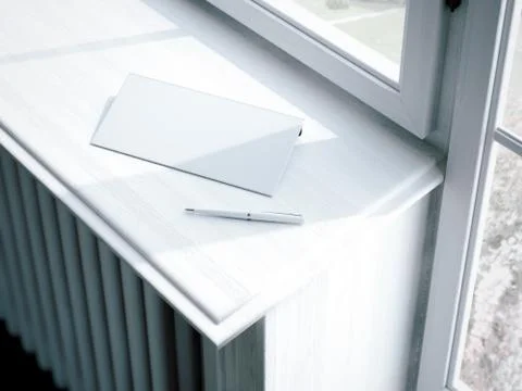 Blank envelope on the windowsill. 3d rendering 库存插图