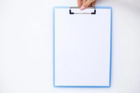 Blank Folder with White Paper. Hand that Holding Folder and Handle on White Foto stock