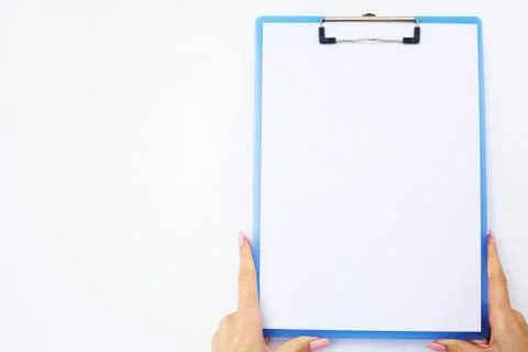 Blank Folder with White Paper. Hand that Holding Folder and Handle on White Foto stock
