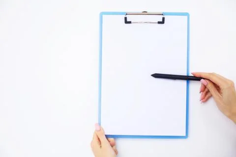 Blank Folder with White Paper. Hand that Holding Folder and Handle on White Foto stock