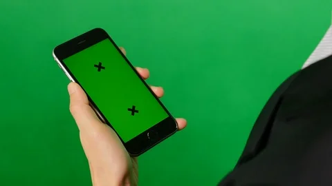 A blank green screen mobile phone on green background. 库存影片 88903178