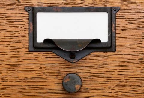 Blank label in old drawer pull Foto stock