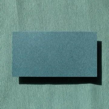 Blank memo pad, empty paper on fabric background. top view, copy space Bla... Stock-Fotos