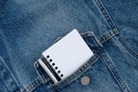 A blank notebook and pen in workmans jeans pocket. Top view Fotos de archivo