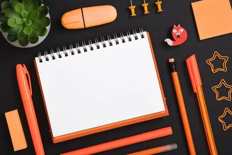 Blank notebook page for text in frame of orange school and office stationery  Foto stock