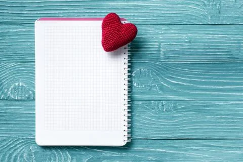 Blank notepad for copy space and vintage handmaded valentines day toy heart o Stock Photos