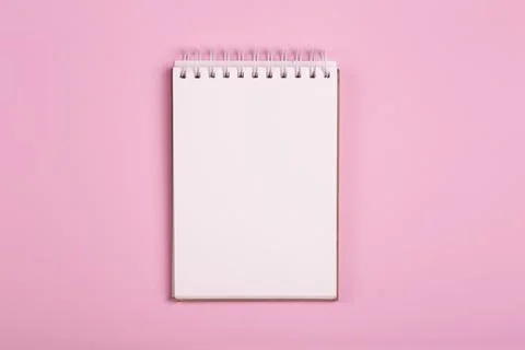 Blank notepad or notebook on a pink background. Space for inscriptions and no Foto stock