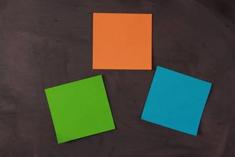 Blank Notes Pasted On Blackboard Blank notes pasted on blackboard which ca... Stockfoto's