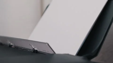 Blank paper feeding from tray into office printer Vidéo 344063228