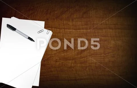 Blank papers on wood desk. black marker. copy space composition Stock Illustration