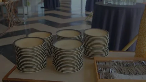 Blank plate ready for lunch 動画素材 318643866