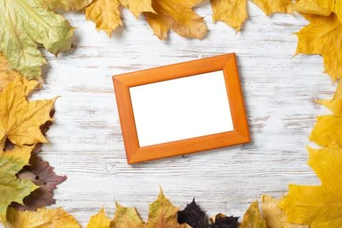 Blank rectangular photo frame on desk Foto stock
