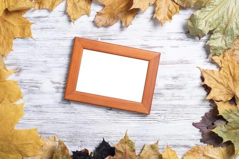 Blank rectangular photo frame on desk Stockfoto's