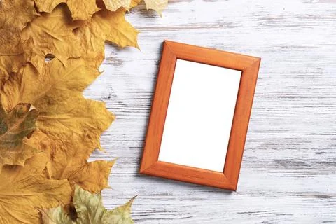 Blank rectangular photo frame on desk Blank rectangular photo frame lies o... Foto stock