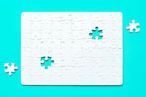 Blank Rectangular Puzzle with Two Final Pieces 스톡 사진