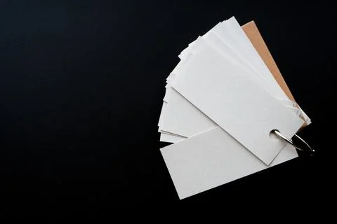 Blank ring memo on black background 库存照片