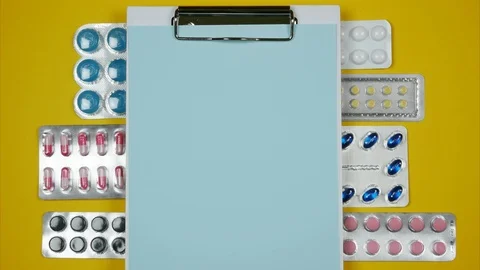 Blank sheet with pill blisters on the sides. Stop motion Vídeos de archivo 100975597