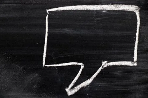 Blank square cartoon bubble speech draw by chalk on black board background Foto stock