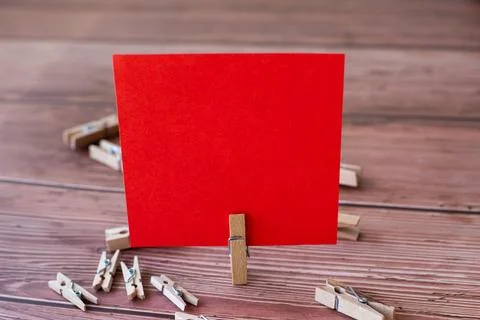 Blank Square Note Surrounded By Laundry Clips Showing New Meaning. Empty Piece Foto stock