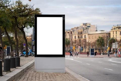 Blank vertical digital advertisement sign mock-up displaying empty white screen Stockfoto's