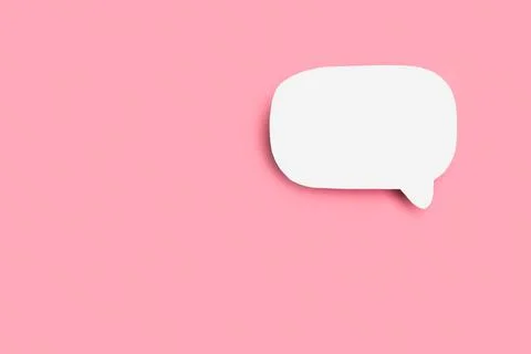 Blank white speech bubble with copy space on a pink background Foto stock