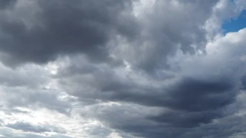A blanket of dark clouds envelops the skyline, signaling an impending storm. The 스톡 동영상 317499604