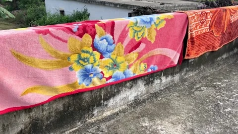 Blankets and Bedding Drying on Rooftop Under Sunlight Видео 320285599