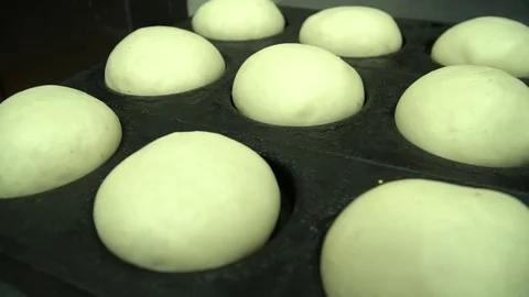Blanks for buns on Pan 動画素材 85339570
