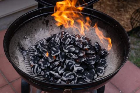 Blazing Fire in Grill Foto stock