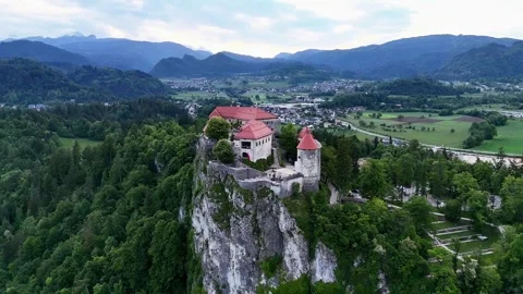 Bled Castle – 180° Drone Sweep Video stock 310825421