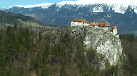 Bled castle in Slovenia flyover Video stock 8960281