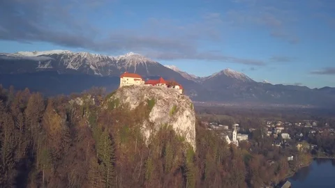Bled Old Town and Castle above the Bled Lake Video stock 100544946