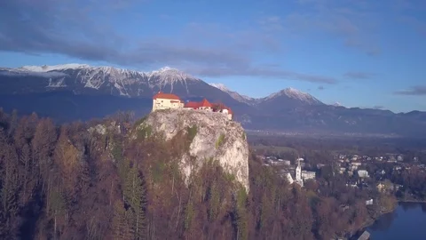 Bled Old Town and Castle above the Bled Lake Video stock 100544955