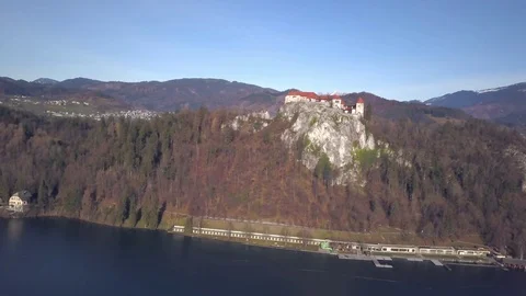 Bled Old Town and Castle above the Bled Lake Video stock 100585100