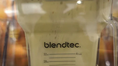 Blender Mixing Avocado Vídeos de archivo 87454286
